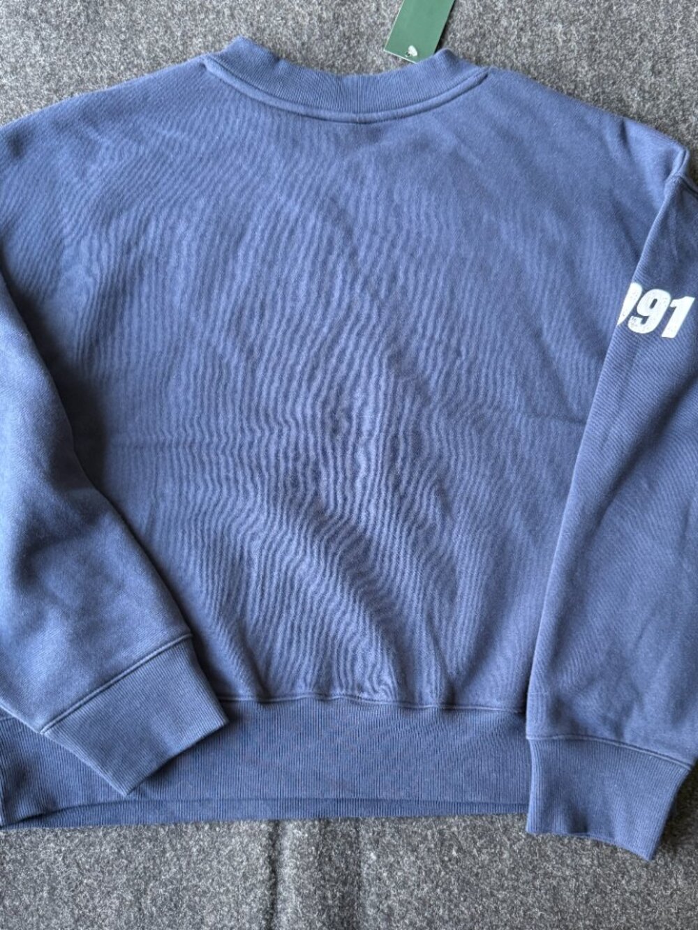 Wild Fable London Oversized V Neck Sweatshirt Medium NWT - Picture 2 of 7